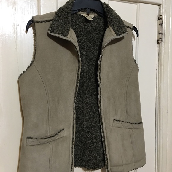 Woolrich Women’s Vest Size M Faux Suede Sherpa Lined Zip Front Pockets - Picture 2 of 16
